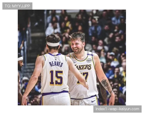 詹姆斯让出王牌位置给东契奇 个人主动创造进攻机会减少